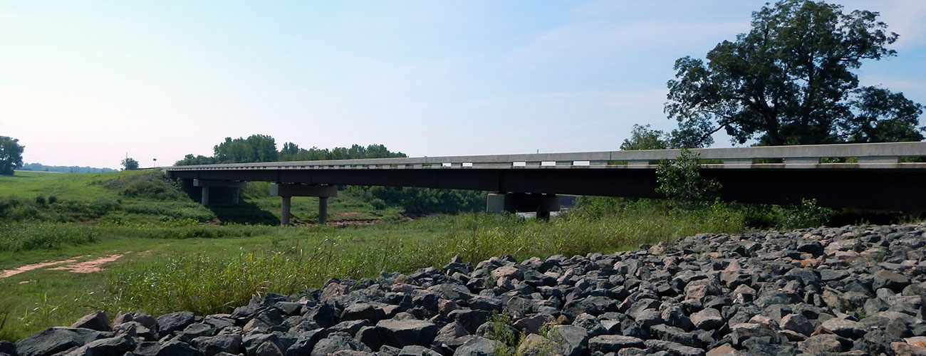 CEC® provided survey, bridge design, roadway design, traffic control and project sequencing for the Washita River